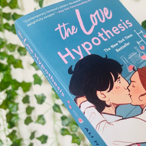 Is a beautiful book call The Love Hypothesis  including a set of page mates - Picture 4 of 4